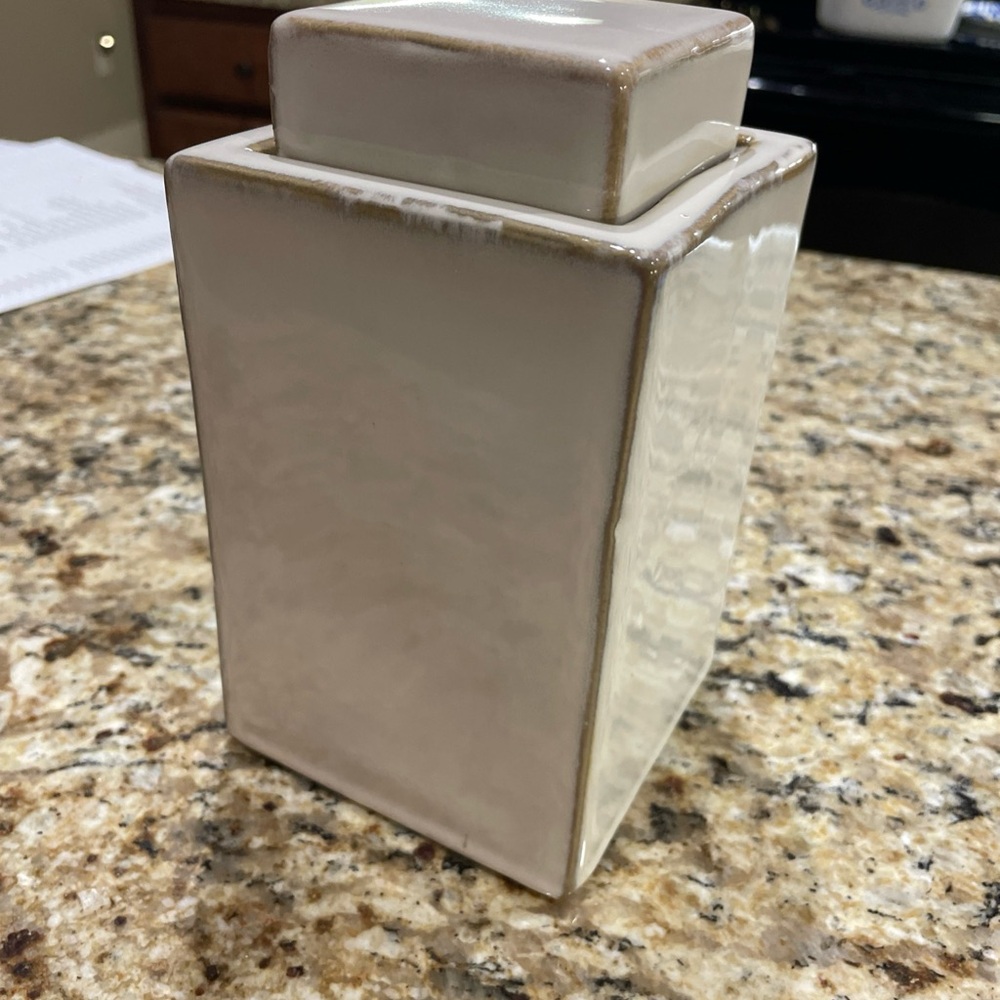 Elegant Cream Ceramic Ginger Jar